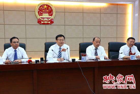 專題詢問會結(jié)束后，省人大組織召開記者提問會。