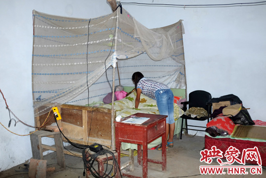 王書佳的環(huán)境及其簡(jiǎn)陋。