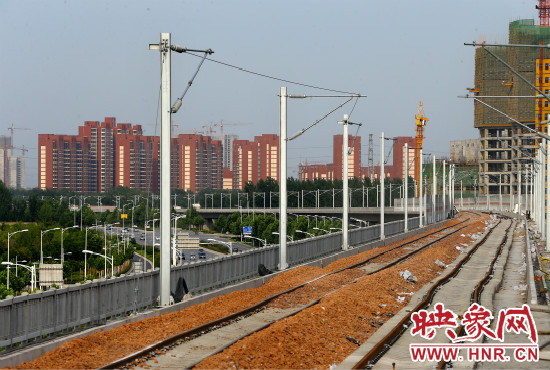 現(xiàn)代化的城際鐵路為日新月異的城市發(fā)展帶來了新的活力。