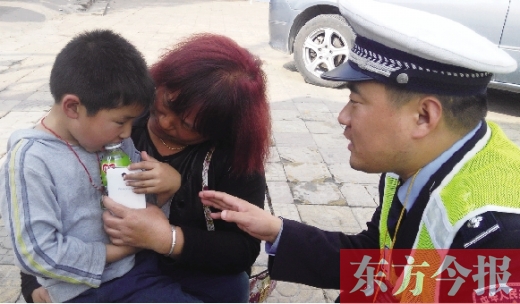 昨日，5歲的男孩獲救后，向民警講述被拐經(jīng)過。