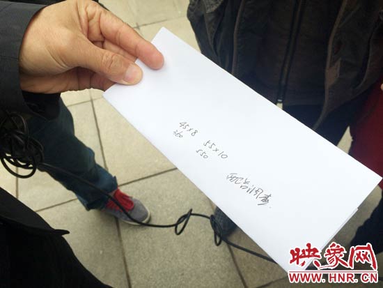 經(jīng)過初步測量，河南省人民會堂主樓的違法廣告牌面積為910平米。