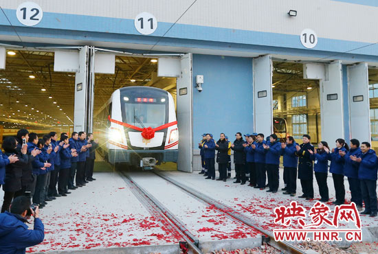 2013年12月28日鄭州地鐵第一班車發(fā)車。