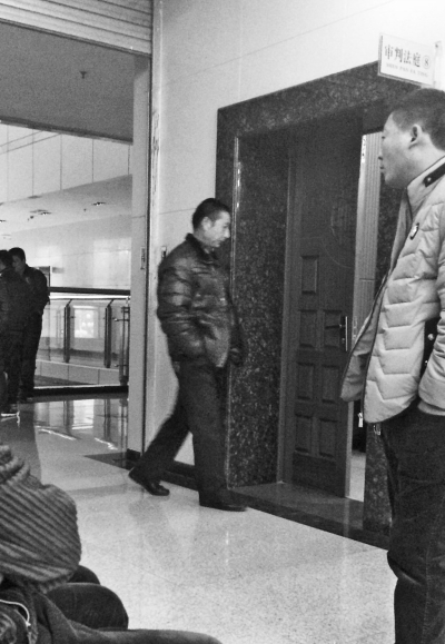 鄭州大四女生返校途中遇害 殺人惡魔系一白發(fā)老人 鄭州大四女生返校途中遇害 殺人惡魔系一白發(fā)老人