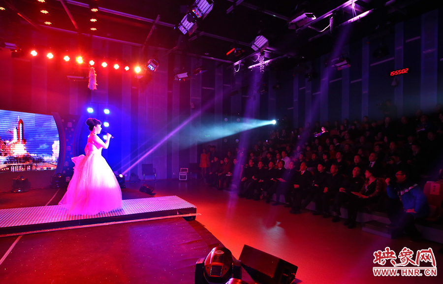 詩歌朗誦會現(xiàn)場。