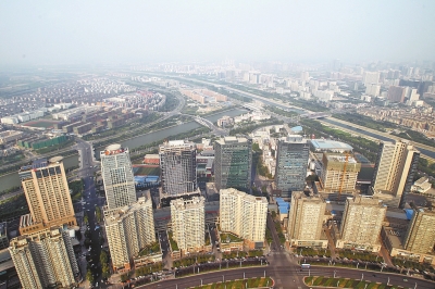 不少網(wǎng)友認(rèn)為，不動產(chǎn)統(tǒng)一登記會使房價下跌。