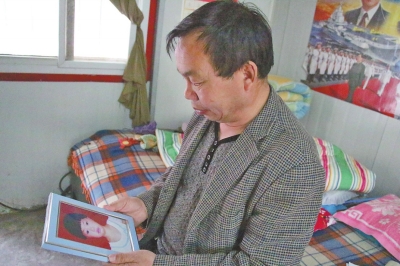 　每次想起自己3歲小孫女的無辜離世，老高都深深地悔恨自己交友不慎