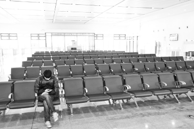 鄭開城鐵兩站點關停 中途上車乘客有時沒有工作人員多 鄭開城鐵兩站點關停 中途上車乘客有時沒有工作人員多