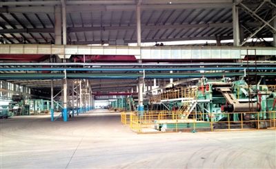 12月4日，三峽全通一個(gè)閑置的車(chē)間內(nèi)，落滿(mǎn)厚厚的塵土。