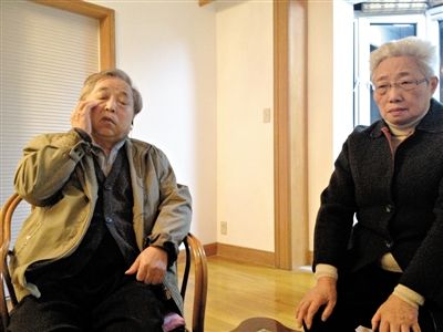 前晚，年過(guò)七旬的劉光嘉及妻子向記者講述強(qiáng)拆經(jīng)過(guò)。