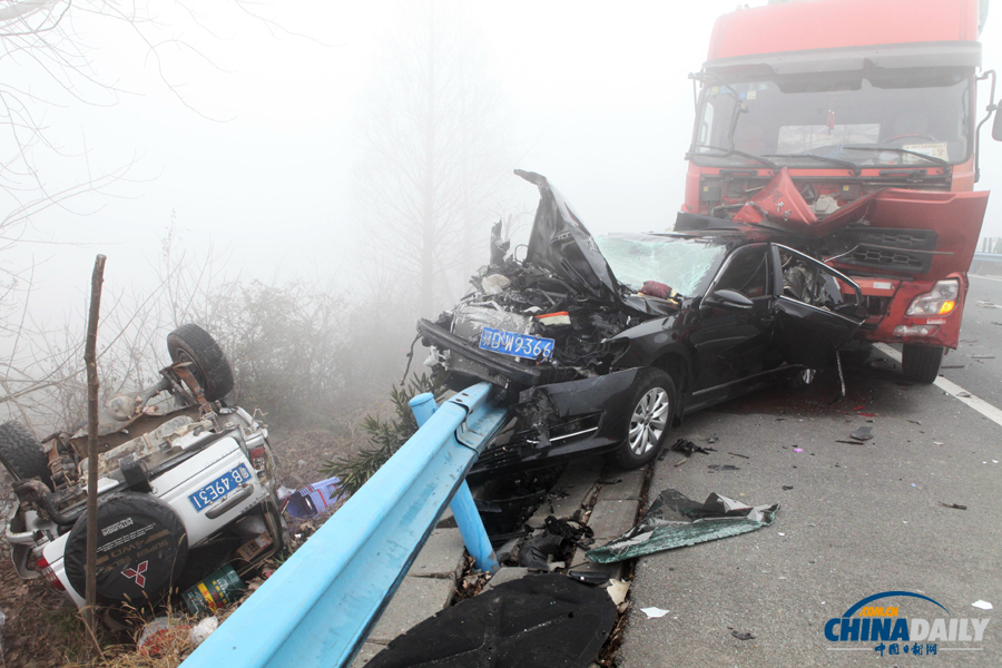 事故現(xiàn)場?；荼?攝