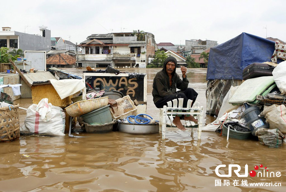 印尼首都雅加達暴雨成災(zāi) 數(shù)千人緊急疏散