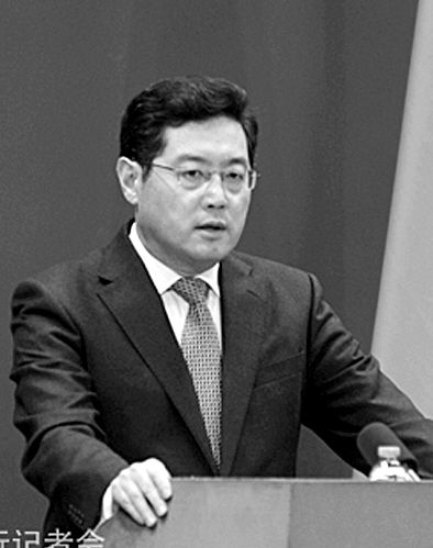 23日，秦剛在外交部例行記者會(huì)上。