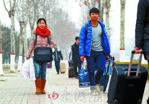 走進熟悉的校園，看到熟悉的笑臉，就這樣懷揣著自信和目標(biāo)，迎接明天靠近下一站。