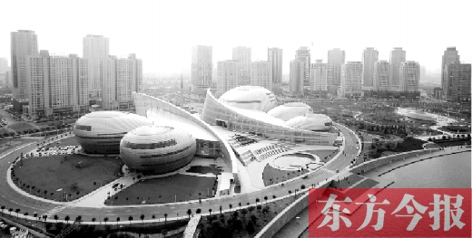 隨著鄭州經(jīng)濟(jì)的發(fā)展，鄭州的城市建設(shè)也煥發(fā)出勃勃生機(jī)