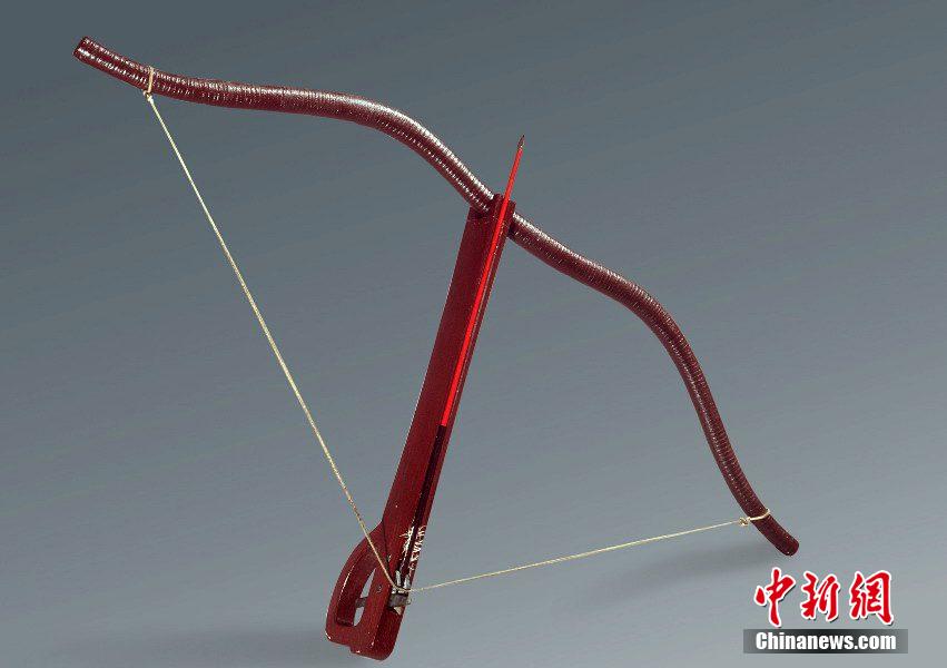 圖為弩的復(fù)制品。秦始皇帝陵博物院 供圖