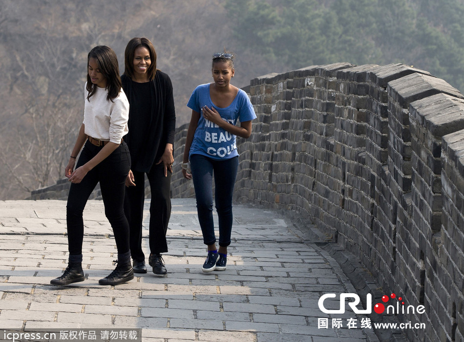 美國第一夫人米歇爾和兩個女兒登慕田峪長城 美國第一夫人米歇爾和兩個女兒登慕田峪長城