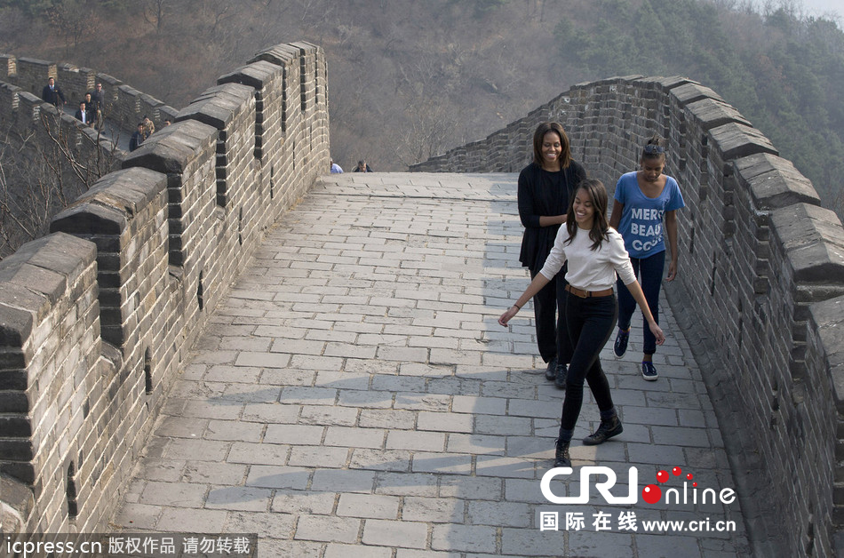 美國第一夫人米歇爾和兩個女兒登慕田峪長城 美國第一夫人米歇爾和兩個女兒登慕田峪長城