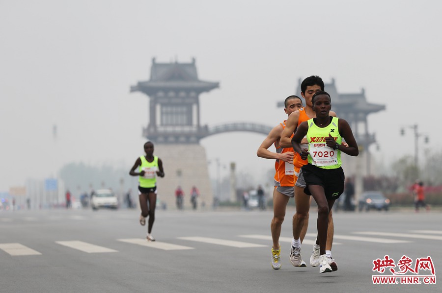 選手進(jìn)入開(kāi)封市區(qū)。