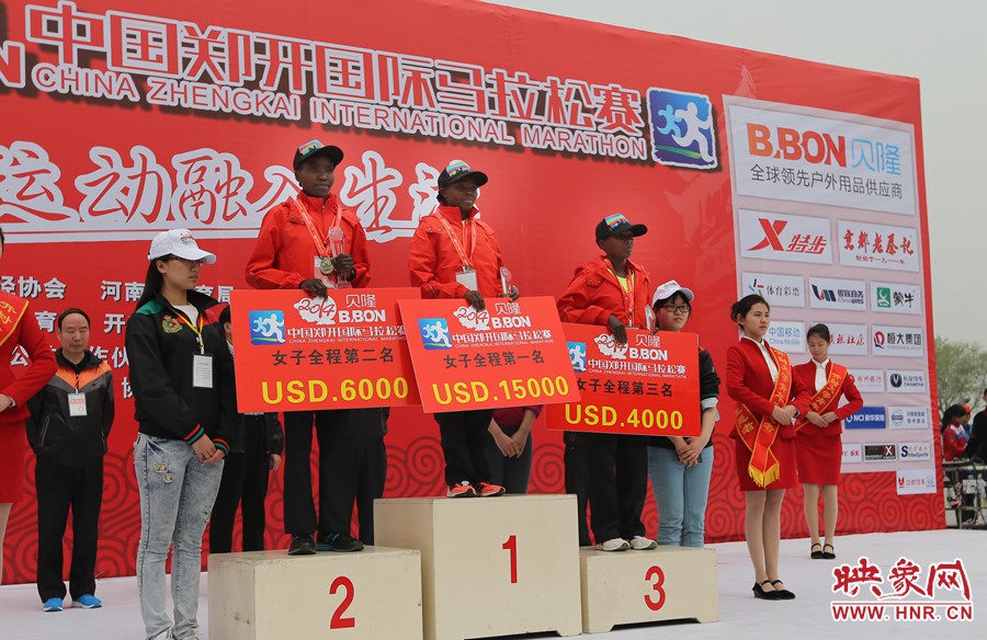 女子全程前三名選手。