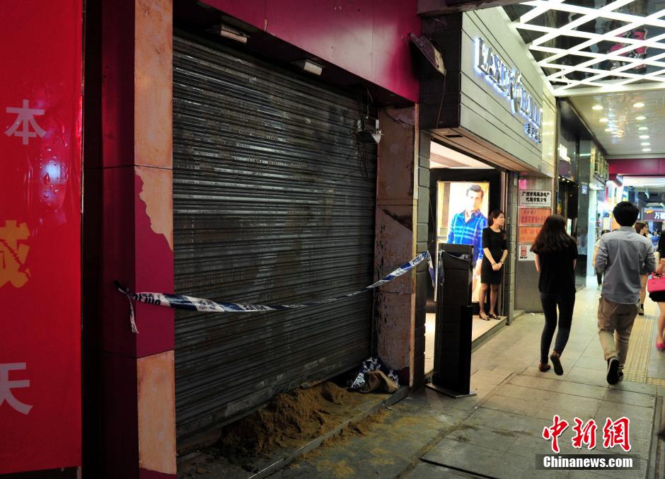 廣州鬧市發(fā)生聚眾斗毆事件 民警鳴槍制止 廣州鬧市發(fā)生聚眾斗毆事件 民警鳴槍制止