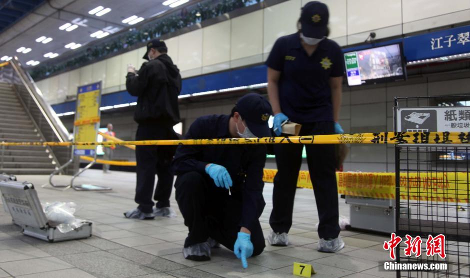 圖為新北市警察在現(xiàn)場(chǎng)勘查。中新社發(fā) 劉舒凌 攝