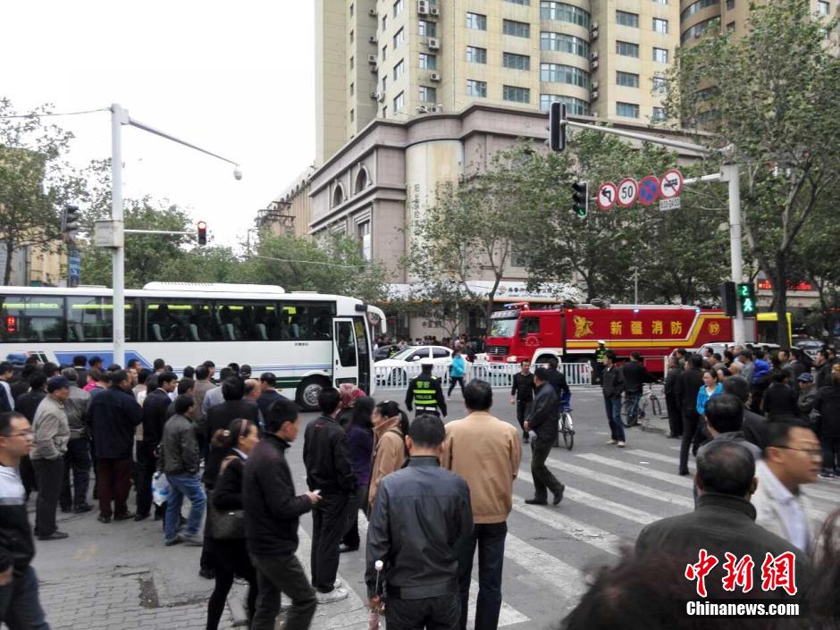 自治區(qū)和烏魯木齊市有關(guān)部門(mén)迅速處置，傷員已全部送往醫(yī)院救治。