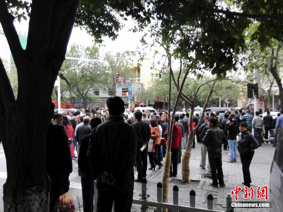 自治區(qū)和烏魯木齊市有關(guān)部門(mén)迅速處置，傷員已全部送往醫(yī)院救治。