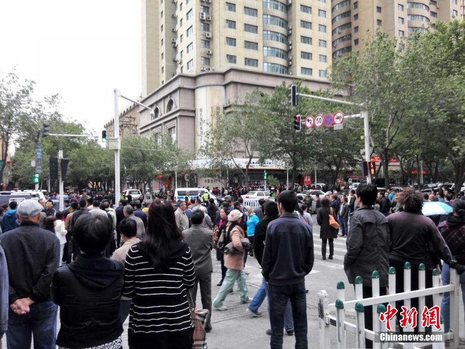 自治區(qū)和烏魯木齊市有關(guān)部門(mén)迅速處置，傷員已全部送往醫(yī)院救治。