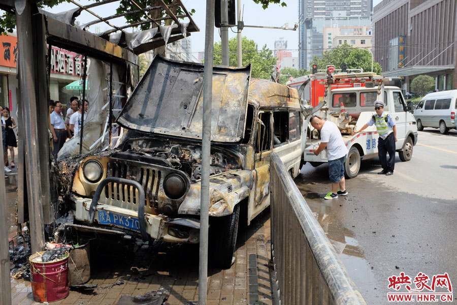 吉普車燒毀嚴(yán)重，基本報(bào)廢。