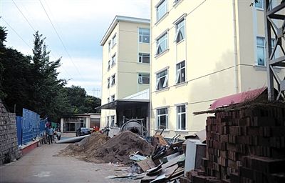 　該山莊目前正在建四星級賓館。新京報記者 吳江 攝