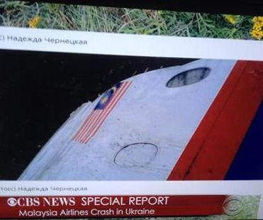 馬航在烏墜毀客機已發(fā)現(xiàn)上百遺體殘骸散落十幾公里 馬航在烏墜毀客機已發(fā)現(xiàn)上百遺體殘骸散落十幾公里