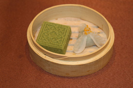 金陵茶香方糕和狀元餃。 花惠生 供圖