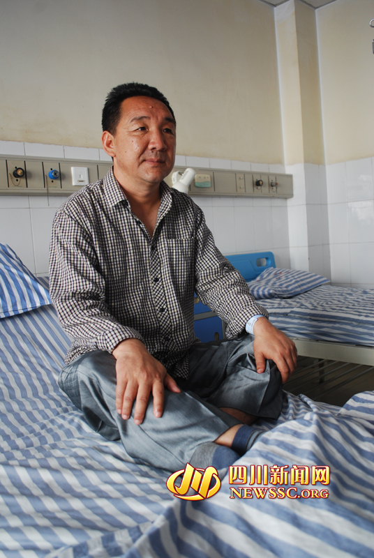 病床上的馬建華，羅本平攝。