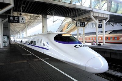 　白皮車(chē) 動(dòng)車(chē)，高鐵基本全白色