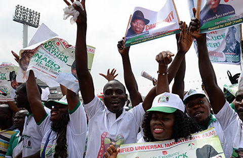 11日，喬納森總統(tǒng)的支持者在集會現(xiàn)場。