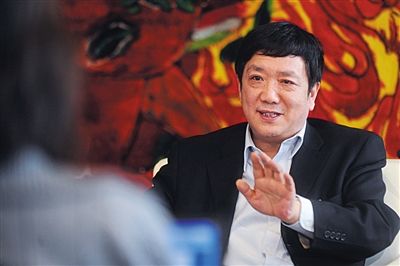 　政協(xié)委員、中國(guó)電力投資集團(tuán)總經(jīng)理陸啟洲稱，7800元是其每月基本工資。資料圖片/新京報(bào)記者 楊杰