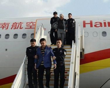 中國(guó)首次全球追逃的“獵狐”行動(dòng)2014年共抓獲500多名外逃官員 中國(guó)首次全球追逃的“獵狐”行動(dòng)2014年共抓獲500多名外逃官員