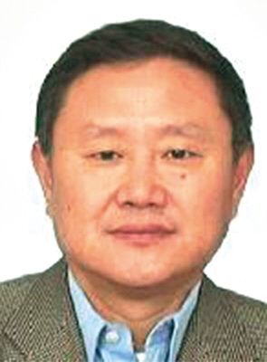 胡奉憲 現(xiàn)年60歲，外逃前任四川韻律實(shí)業(yè)發(fā)展公司總經(jīng)理、董事長(zhǎng)，2009年11月逃往美國(guó)或澳大利亞。