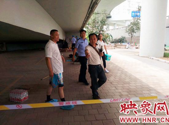 事發(fā)后，警方封鎖現(xiàn)場(chǎng)進(jìn)行調(diào)查取證。