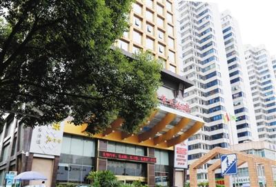 衡陽官員趙安民與之保持聯(lián)系，并邀約女子在這家酒店房間見面。