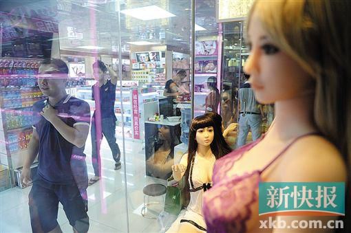 廣東成人用品市場(chǎng)調(diào)查。圖為各地的經(jīng)銷商都會(huì)在此進(jìn)貨。新快報(bào)記者 孫毅/攝