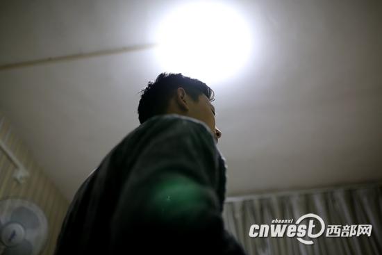 2013年2月份，17歲的林波在陜西省疾控中心拿到HIV確診報告。