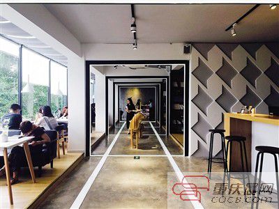 200平方米的閱讀區(qū)域開始限制人流。