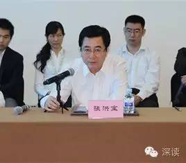 在天津紀(jì)委對(duì)王富強(qiáng)的通報(bào)中指出，王富強(qiáng)從“聽黨的話，永遠(yuǎn)跟黨走，做讓黨放心的人”這一初心出發(fā)，吃過(guò)苦、流過(guò)汗，曾為天津港保稅區(qū)的建設(shè)和發(fā)展、為天津市招商引資工作作出過(guò)貢獻(xiàn)。貢獻(xiàn)被認(rèn)可、贊譽(yù)，其驕傲自滿情緒漸生，覺(jué)得