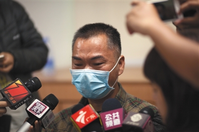 昨日，深圳，羅一笑的父親羅爾接受媒體采訪。圖/視覺中國