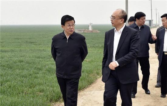 4月3日至4日，河北省委書記、省人大常委會主任趙克志，省委副書記、省政府黨組書記許勤在雄安新區(qū)調(diào)研。這是趙克志、許勤4日實地察看雄安新區(qū)核心區(qū)概貌。 圖片來源：河北新聞網(wǎng)