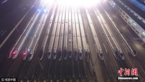 資料圖：高鐵“萬箭齊發(fā)”勢如“陸地航母”。 圖片來源：視覺中國