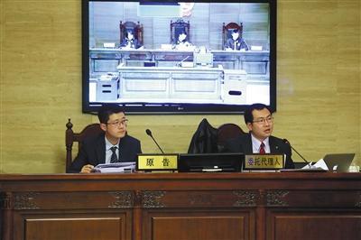 “小黃車”的商標(biāo)所有人“數(shù)人公司”代理律師稱，“ofo小黃車”侵犯了“小黃車”的注冊(cè)商標(biāo)。