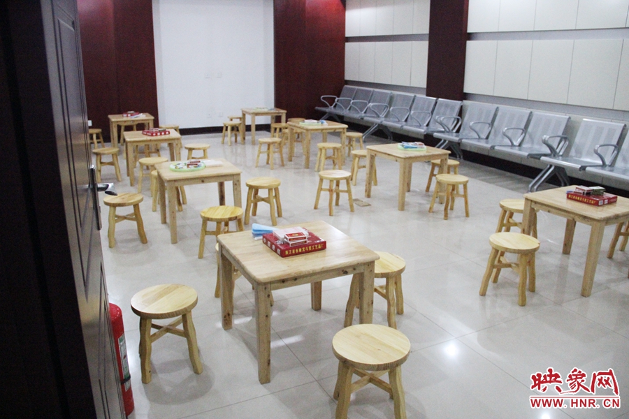 中原區(qū)人防納涼場所（桐柏路與中原路交叉口），內部環(huán)境干凈整潔。