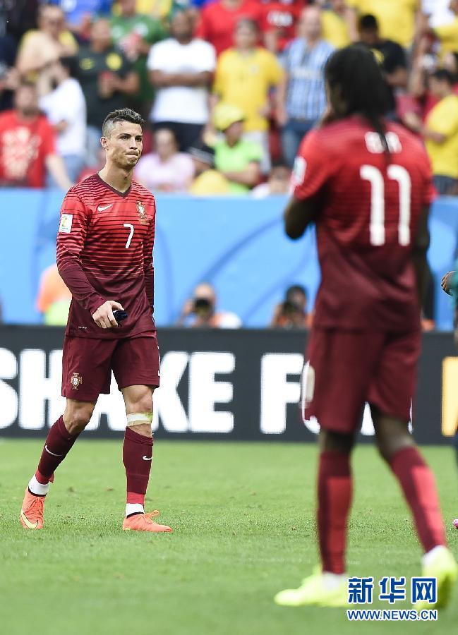 6月26日，葡萄牙隊(duì)球員克·羅納爾多（左）在比賽中。